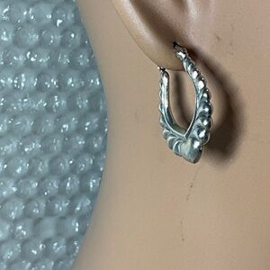 Sterling Silver Twist Oval Shape Earrings. 1 inch long